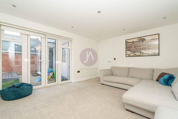 4 bedroom detached house to rent - Photo 1