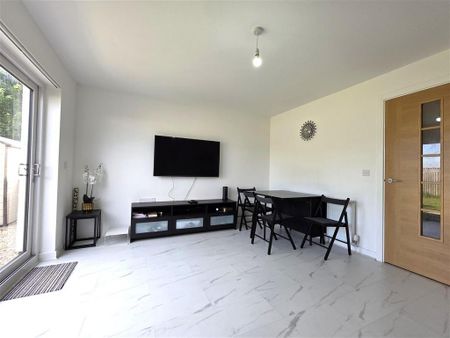 2 bedroom semi-detached house to rent - Photo 4