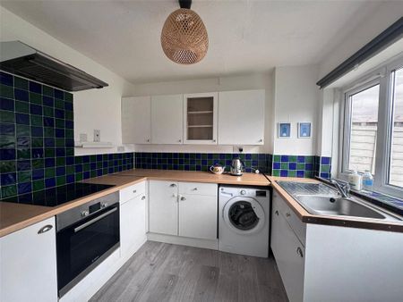 2 bedroom end of terrace house to rent - Photo 2