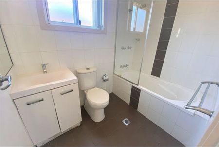 Luxurious Living : Rent this Stunning Granny Flat - Photo 5