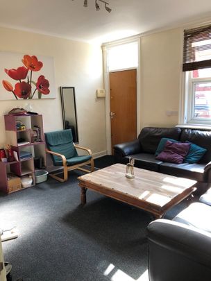 Room in a Shared House, Winfield Terrace, LS2 - Photo 1