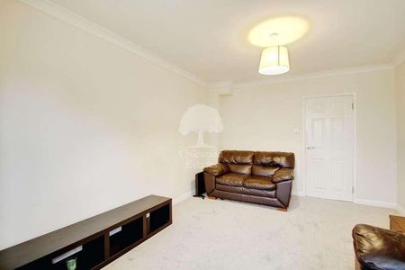 Spring Park, Holmlea Walk, Datchet, SL3 - Photo 2