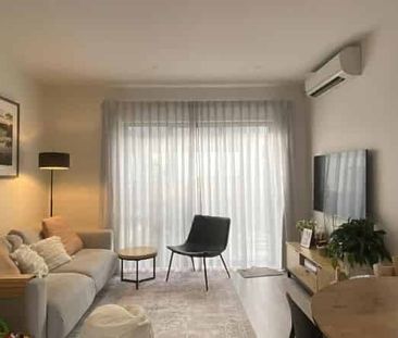 Stylish 3-Bedroom 2.5 bathroom plus a study in Prime Westgate Location - Photo 5