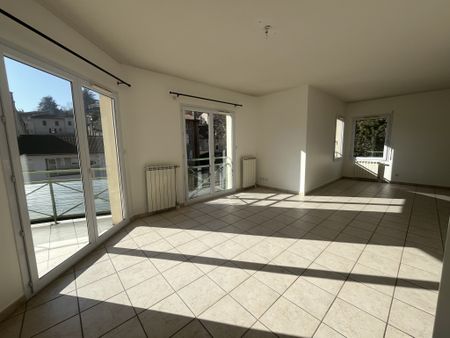 Location Appartement 4 pièces 112m² BOURG ARGENTAL 42220 - Photo 2