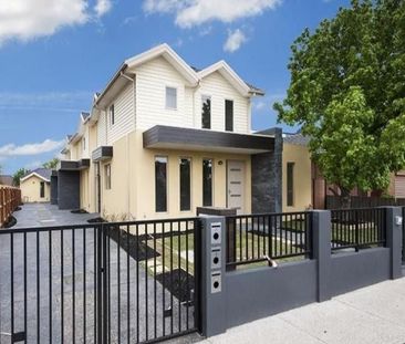 Stunning Unit in Unbeatable Location! - Photo 3