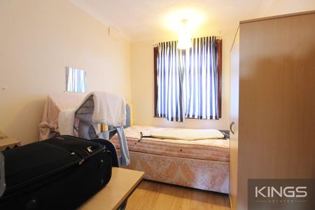 5 bedroom semi-detached house to rent - Photo 4