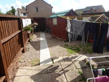 2 bedroom terraced house to rent - Photo 4