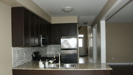 For Lease - 2406 Old Brompton Way, Oakville, Ontario - Photo 4