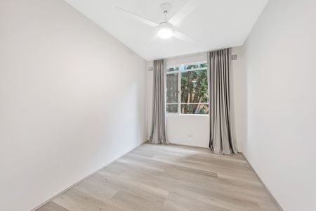 The Perfect Home - Spacious Updated Full Brick Unit in Prime Location - Photo 2