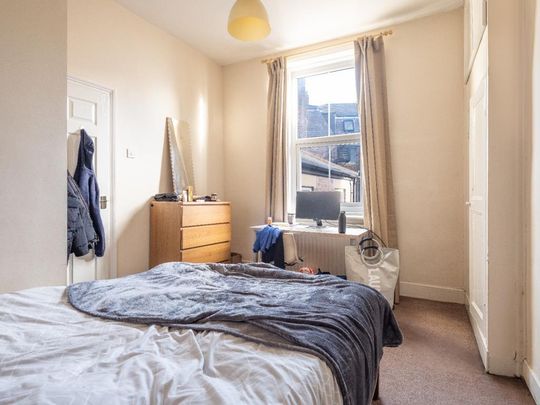 4 bedroom terraced house to rent - Photo 1