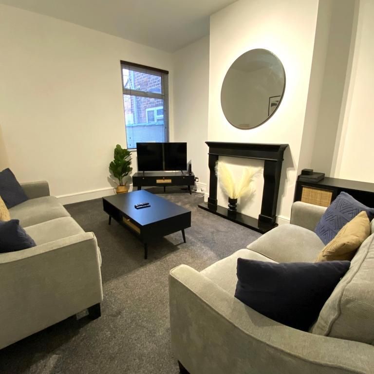 4 bedroom terraced house to rent - Photo 1