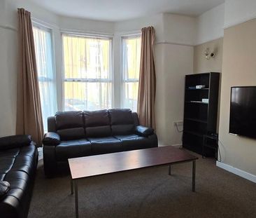 6 bedroom house to rent - Photo 1