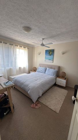 Secure, very well maintained 2 bedroom 2 bathroom apartment close to public transport - Photo 3