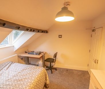 Room 8, 32 Lord Mayor's Walk - Photo 4