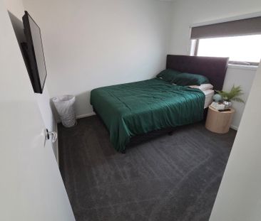 Cranbourne West - Photo 4