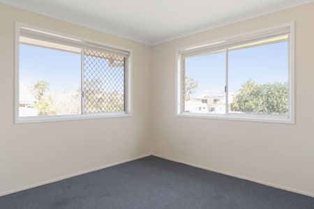 Low-maintenance living space in the heart of Drayton - Photo 3