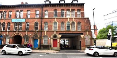 2 bedroom Flat in Aire Street, Leeds - Photo 2