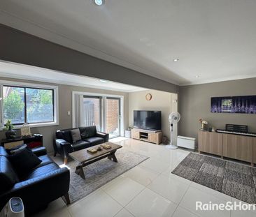 Spacious Family Home in Ingleburn - Photo 2