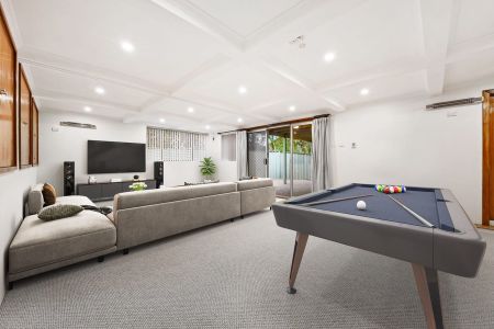 Spacious Family Home - Short-Term 3-Month Lease - perfect for transition - Photo 3