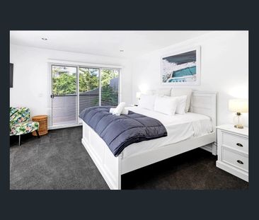 Luxurious Three-Level Villa in Main Beach - Fully Furnished - Photo 6