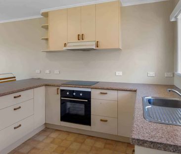 Two Bedrooms Central location in Devonport - Photo 5