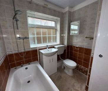 Connaught Road, Fleet, Hampshire, GU51 - Photo 3