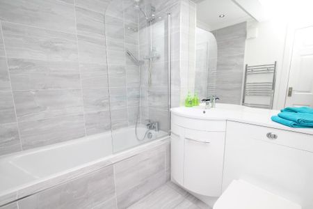 2 bedroom ground floor flat to rent - Photo 5