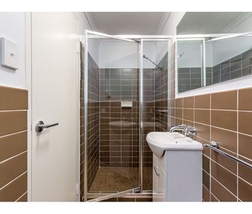 Ultra Chic Renovated Apartment with Secure Car Space - Photo 4