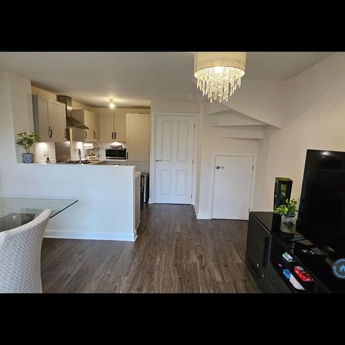 4 bedroom semi-detached house to rent - Photo 1