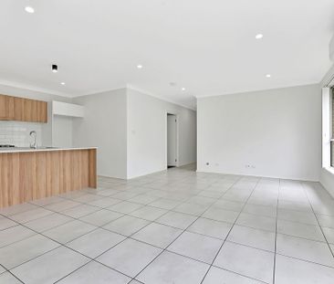 NEAR NEW LOW MAINTENANCE FAMILY HOME - Photo 3
