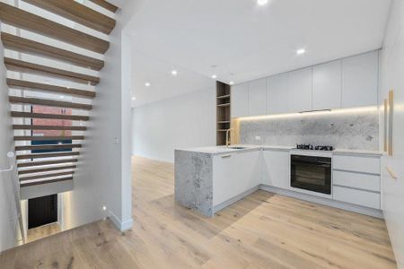 Stunning designer townhouse! - Photo 4
