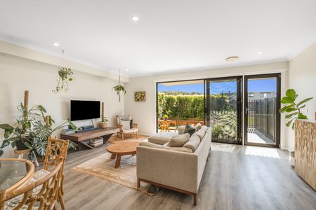 9 Alight Circuit, Cameron Park NSW 2285 - House For Rent | Domain - Photo 2