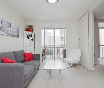 Modern, Furnished Apartment in a Prime Inner-City Location - Photo 3