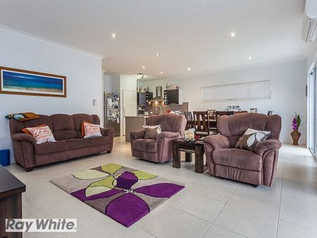 LARGE 3 BEDROOM WITH 2 LIVING ZONES! - Photo 3