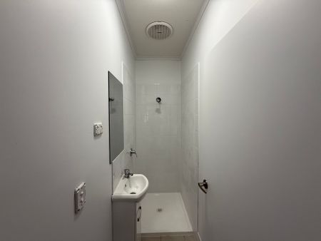 Fully Furnished Accommodation with Flexible Living - Photo 3