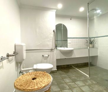 1 BEDROOM : FULLY FURNISHED : CLOSE TO BEACH & TOWN - Photo 3