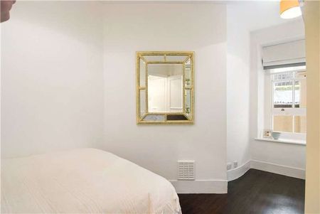 A modern one bedroom lateral flat located in a secure period building. - Photo 5