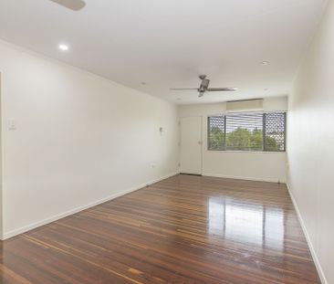 2/15 Hopkins Street, Currajong - Photo 5