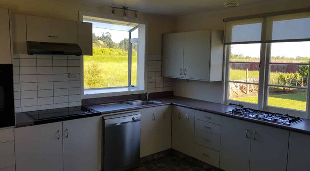 4 Bedroom concrete home - Photo 1