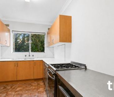 SUN-DRENCHED MOSMAN LIVING | PRIVATE WING OF ONLY 6 - Photo 1