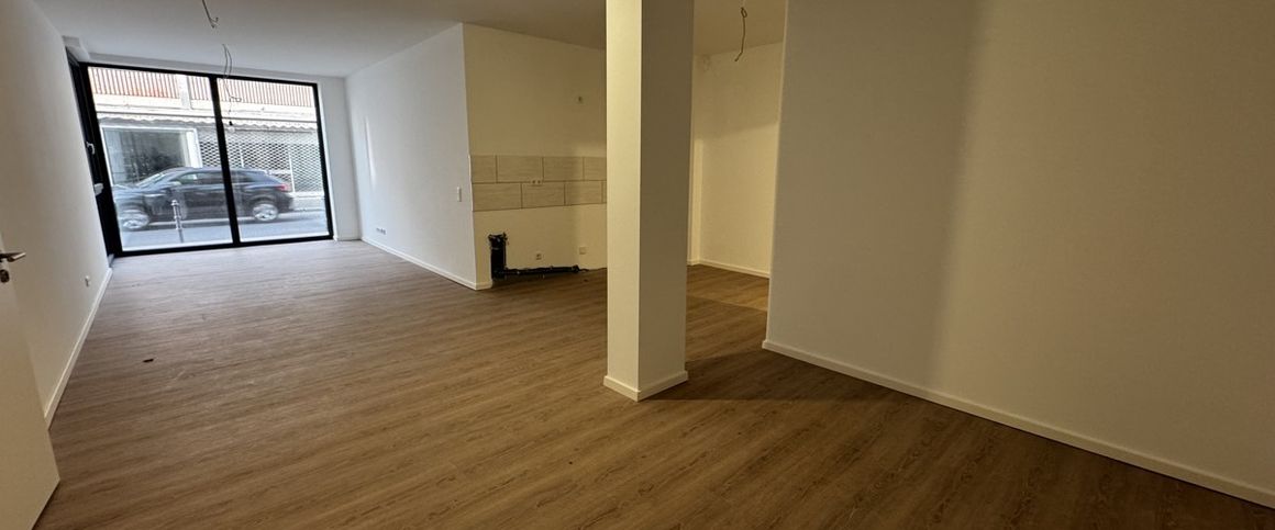 RIDA FLATS - Lichtdurchflutete Erdgeschosswohnung mit großen Fensterfronten in zentraler Lage - Photo 1