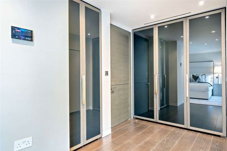 Rarely available 2 bedroom penthouse apartment with large private roof terrace. - Photo 4