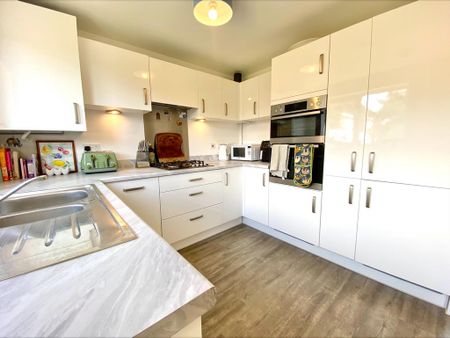 3 bedroom semi-detached house to rent - Photo 3