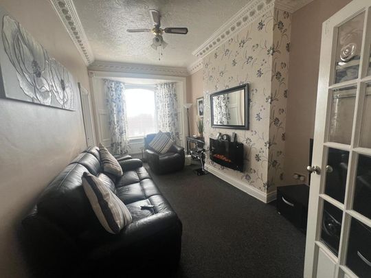 2 bedroom flat to rent - Photo 1