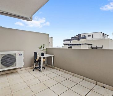 FEMALE ensuite room available - Photo 6