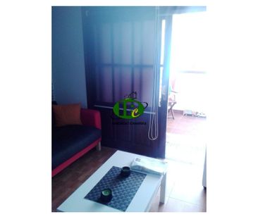 Apartment mit 1 Schlafzimmer. Wohnbereich mit Sofa, großem TV und i... - Photo 5