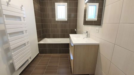 Location Maison 5 pièces 83m² LA ROCHE SUR YON 85000 - Photo 3