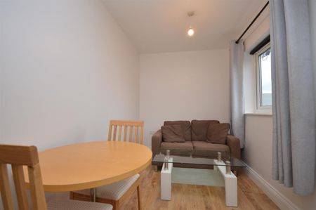 1 bedroom flat - Photo 2