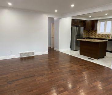 For Lease - 1067 Edgeleigh Avenue Unit# Main, Mississauga, Ontario - Photo 1