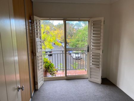 Spacious Two-Bedroom Townhouse With Parking - Photo 5